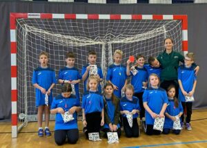 Karolina Zygmond z uczniami